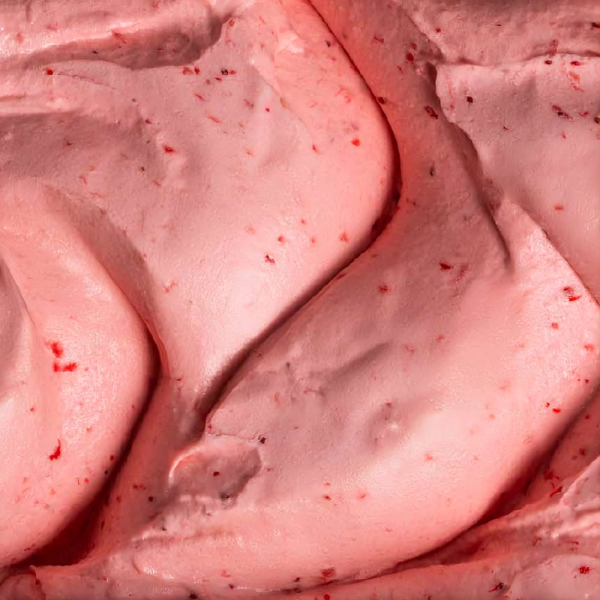 Gelato alla fragola rosa con piccoli pezzi di frutta e consistenza cremosa. Venduto da Orobica Food.