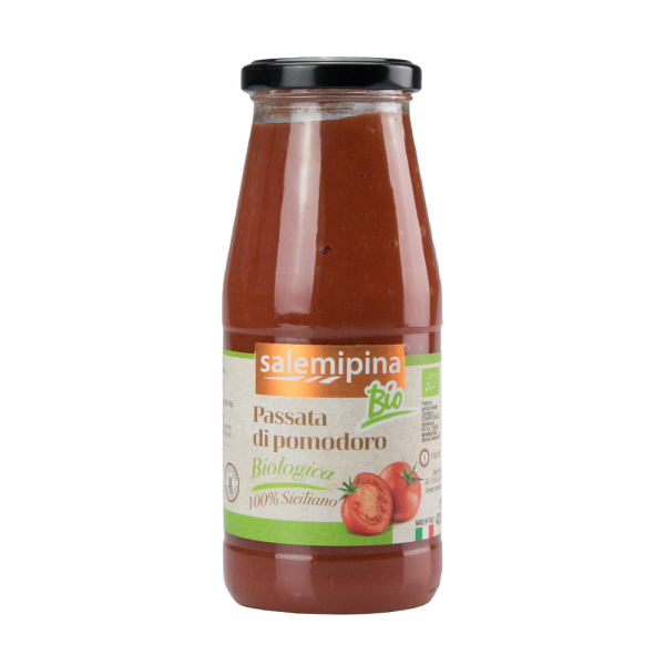 Bottiglia di vetro contenente 420 g di passata di pomodoro bio Salemi Pina, colore rosso intenso. Venduto da Orobica Food.