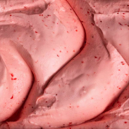 Gelato alla fragola rosa con piccoli pezzi di frutta e consistenza cremosa. Venduto da Orobica Food.